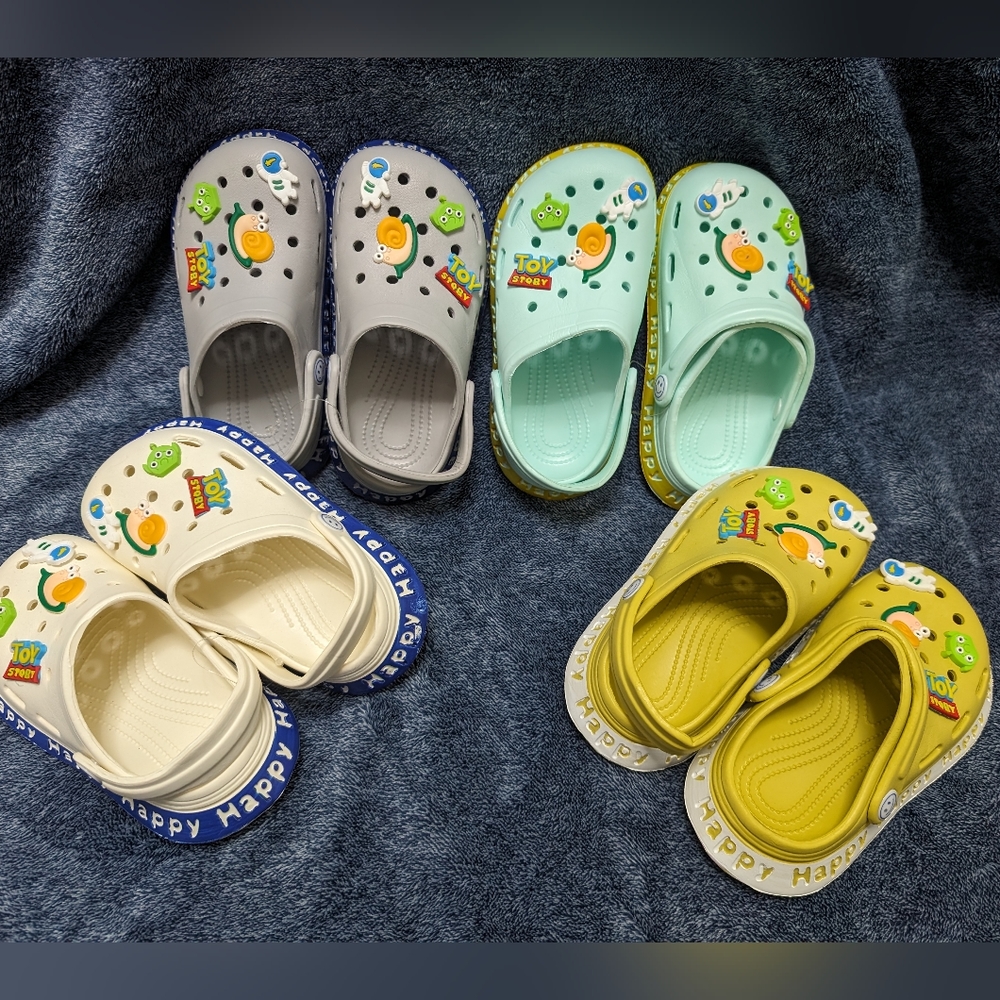 NWT Cute WHITE Toy Story Clogs, sizes 2 to 12 years available - Picture 4 of 5